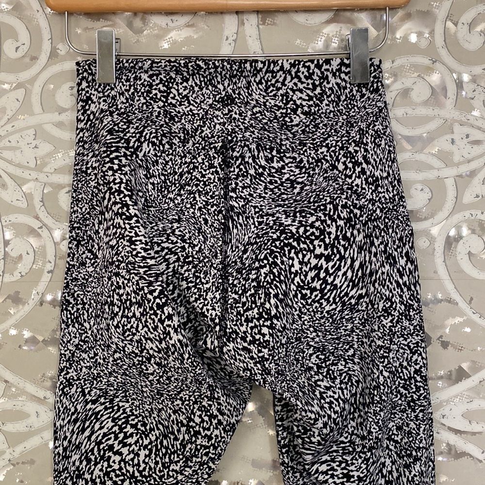 lululemon athletica Black and White Patterned Leggings - Picture 6 of 9